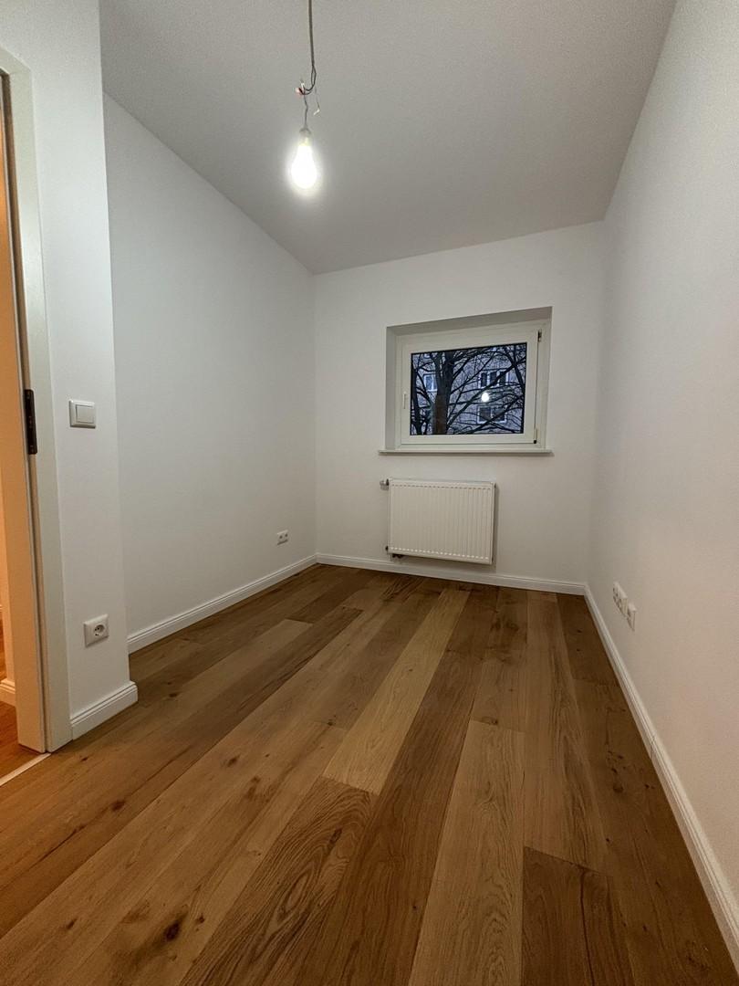 Schlafzimmer (Eichenparkett)