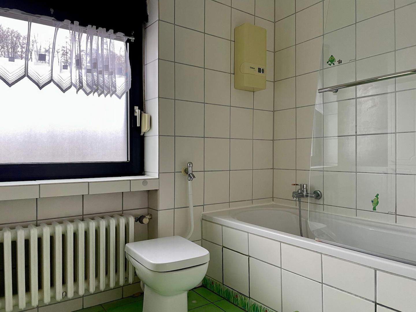 Bad mit Wanne (OG)