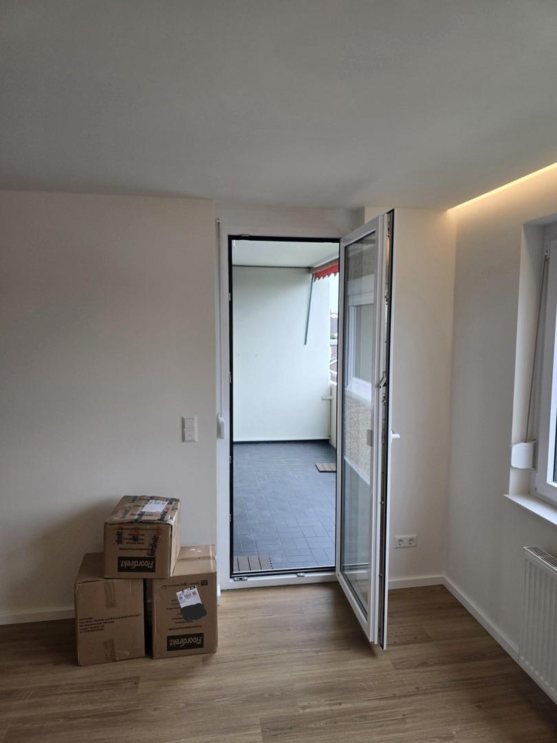 Wohnzimmer - Zugang zum Balkon