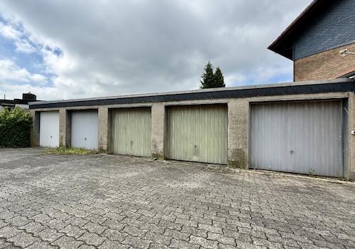 Separate Garage (2. von links)