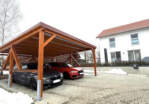Carport vor dem Haus