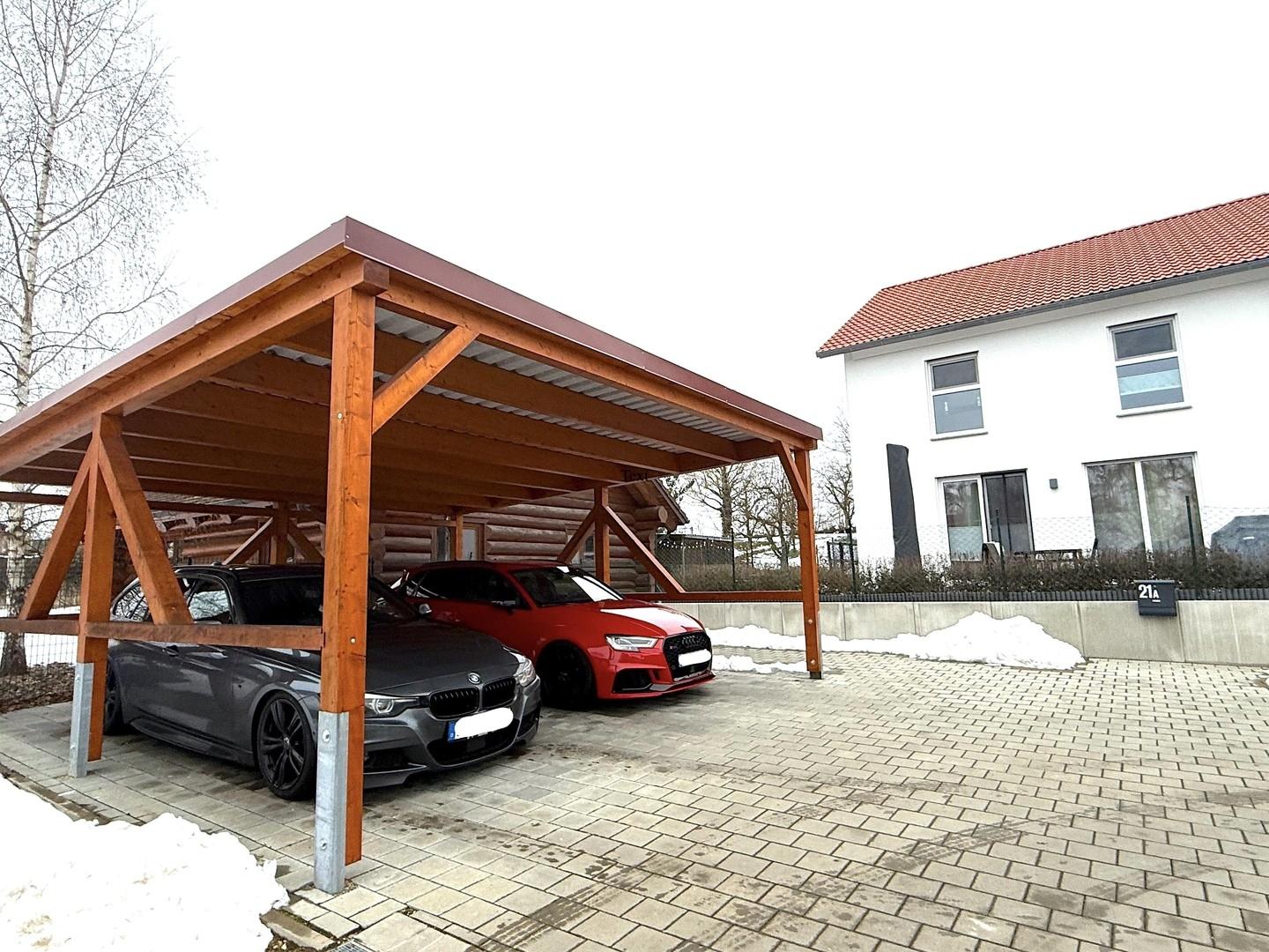 Carport vor dem Haus