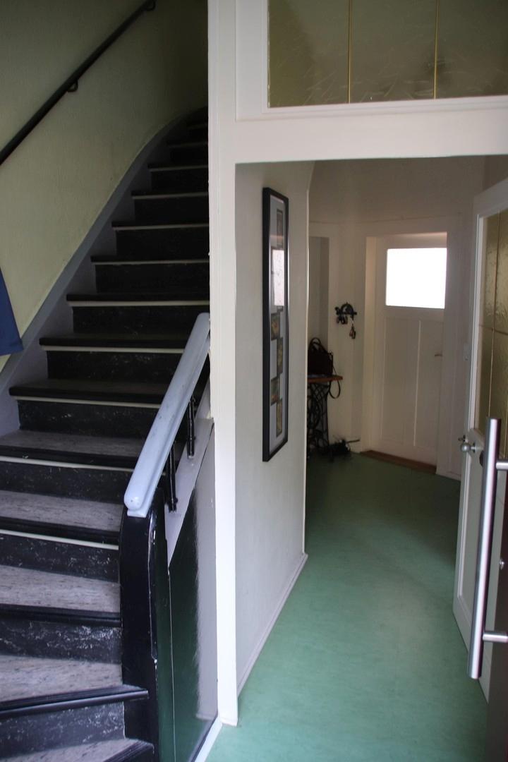 Flur und Treppe