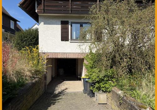 Einfahrt Garage
