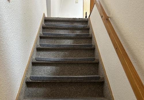 Treppe zum Spitzboden und zur Sternwarte