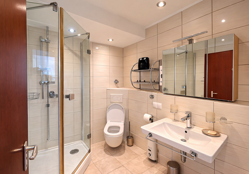 Badezimmer mit Dusche