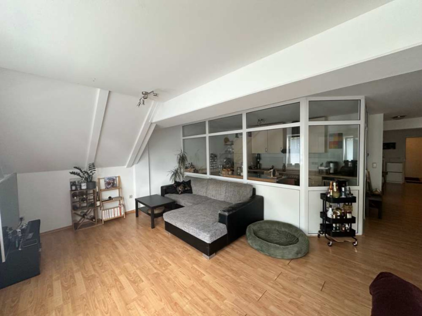 Wohnz. Blick auf Küche