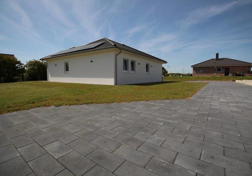 Bungalow aus Garagenperspektive