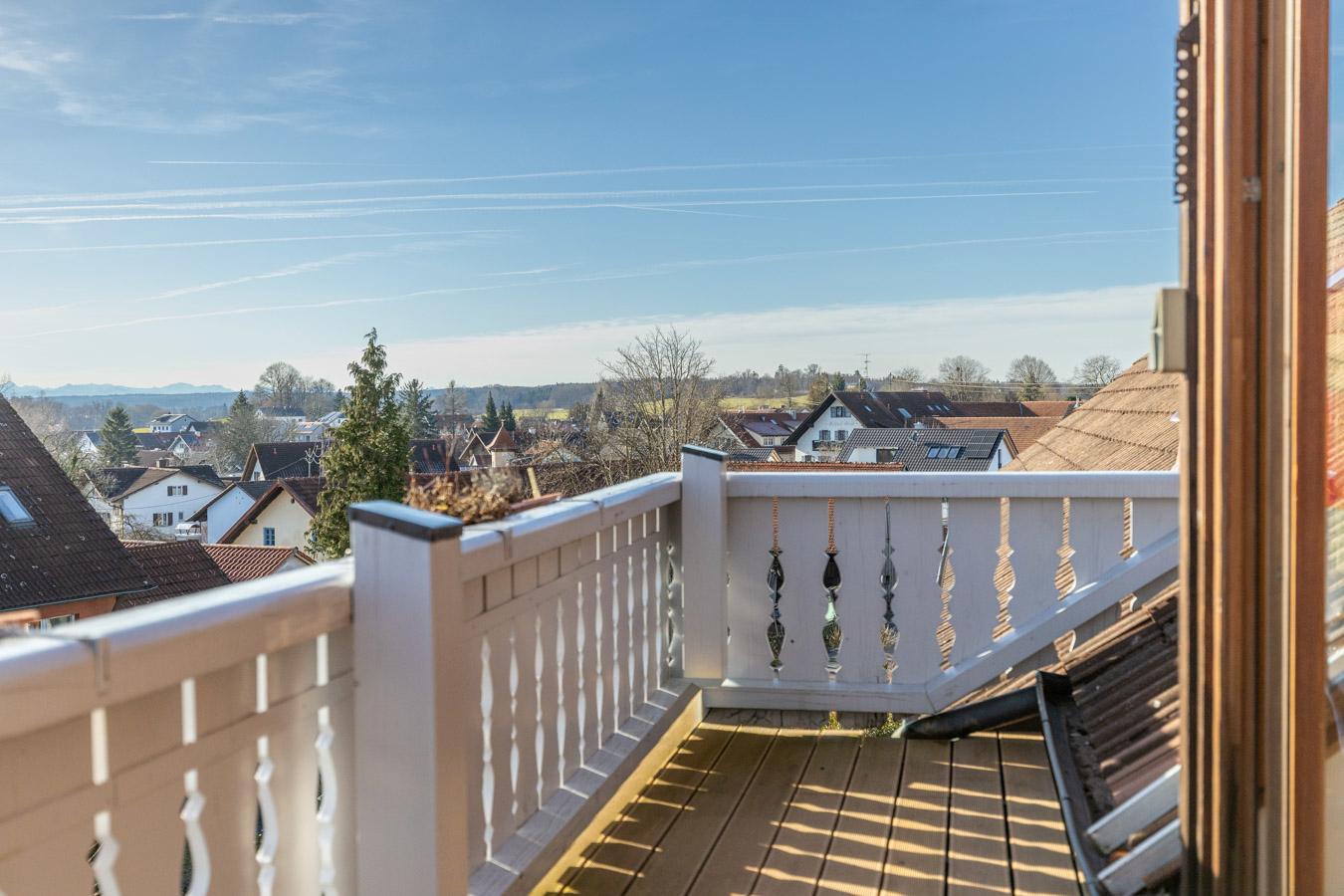 Wohnen über dem See – Charmante Maisonettewohnung mit Alpenpanorama