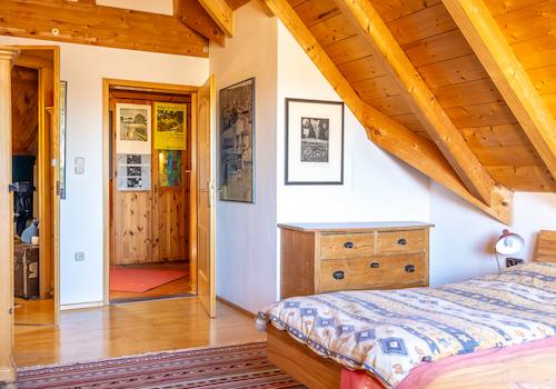 Wohnen über dem See – Charmante Maisonettewohnung mit Alpenpanorama