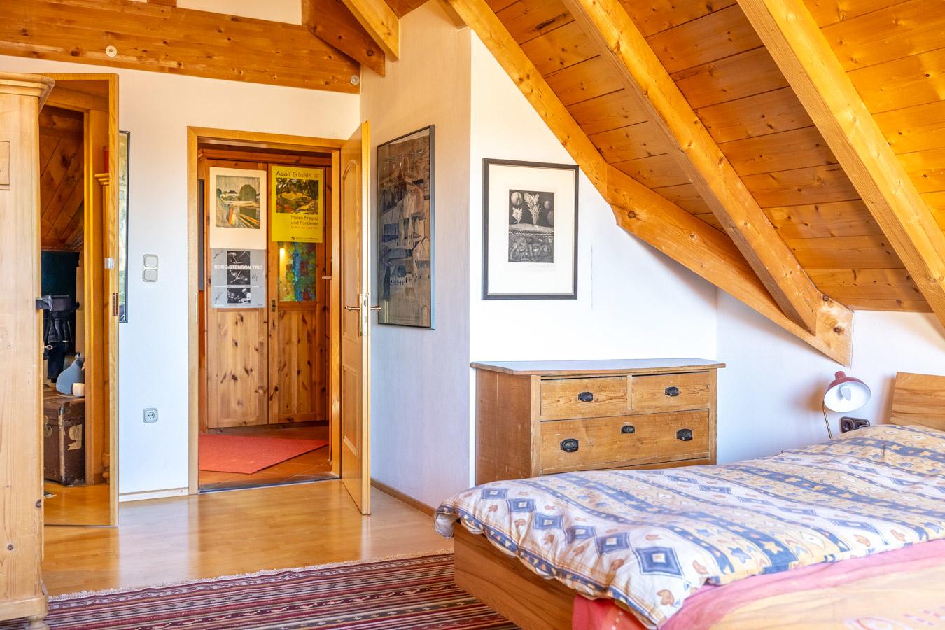 Wohnen über dem See – Charmante Maisonettewohnung mit Alpenpanorama
