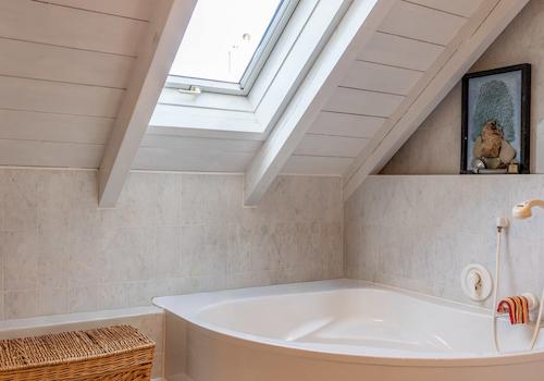 Wohnen über dem See – Charmante Maisonettewohnung mit Alpenpanorama