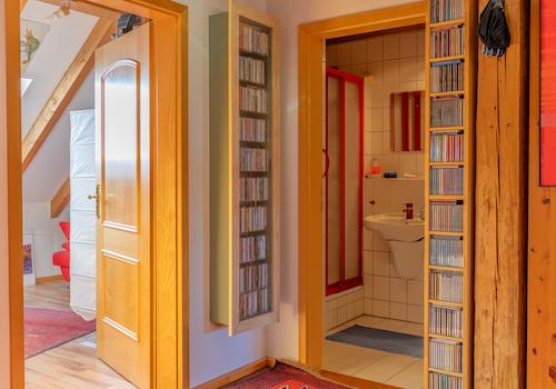 Wohnen über dem See – Charmante Maisonettewohnung mit Alpenpanorama