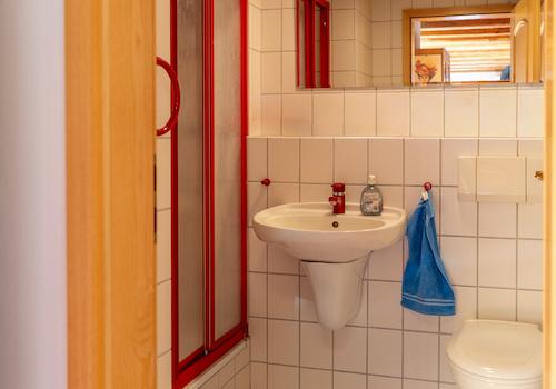 Wohnen über dem See – Charmante Maisonettewohnung mit Alpenpanorama