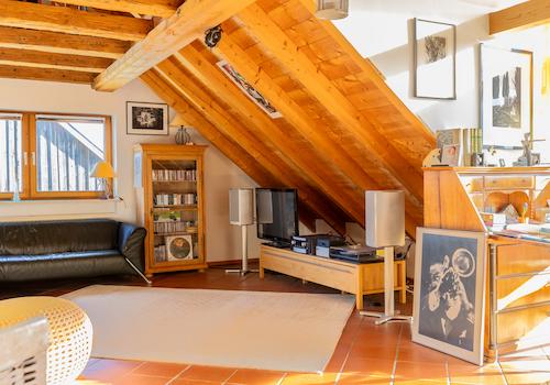 Wohnen über dem See – Charmante Maisonettewohnung mit Alpenpanorama