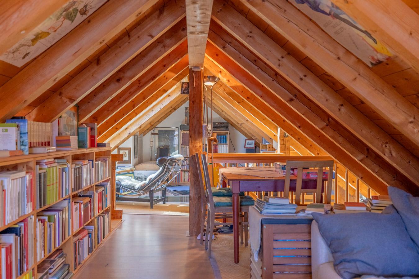 Wohnen über dem See – Charmante Maisonettewohnung mit Alpenpanorama