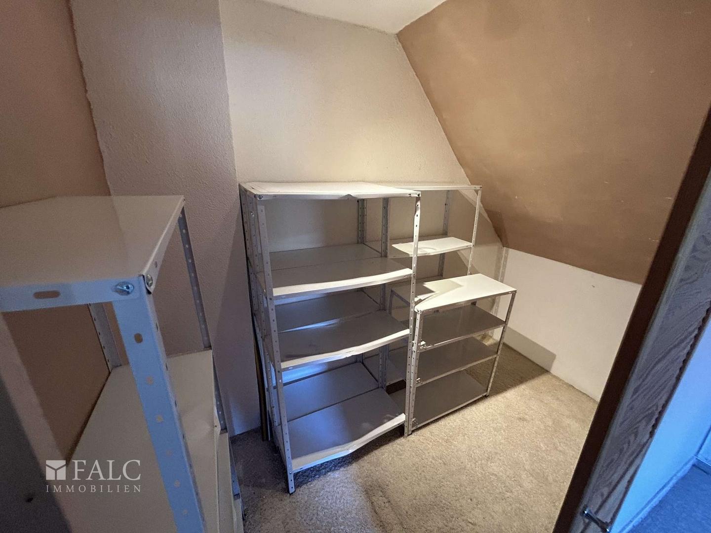 Kleiderschrank