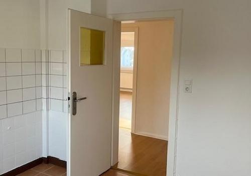 Küche mit Blick zum Flur