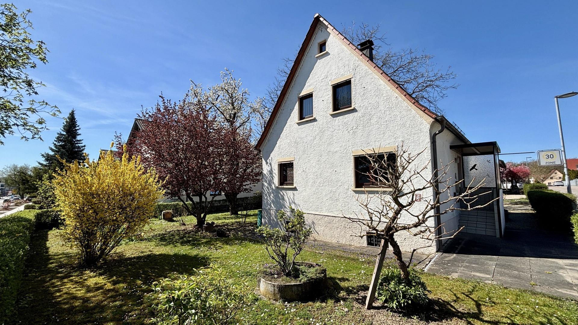 Außenbild mit Garten