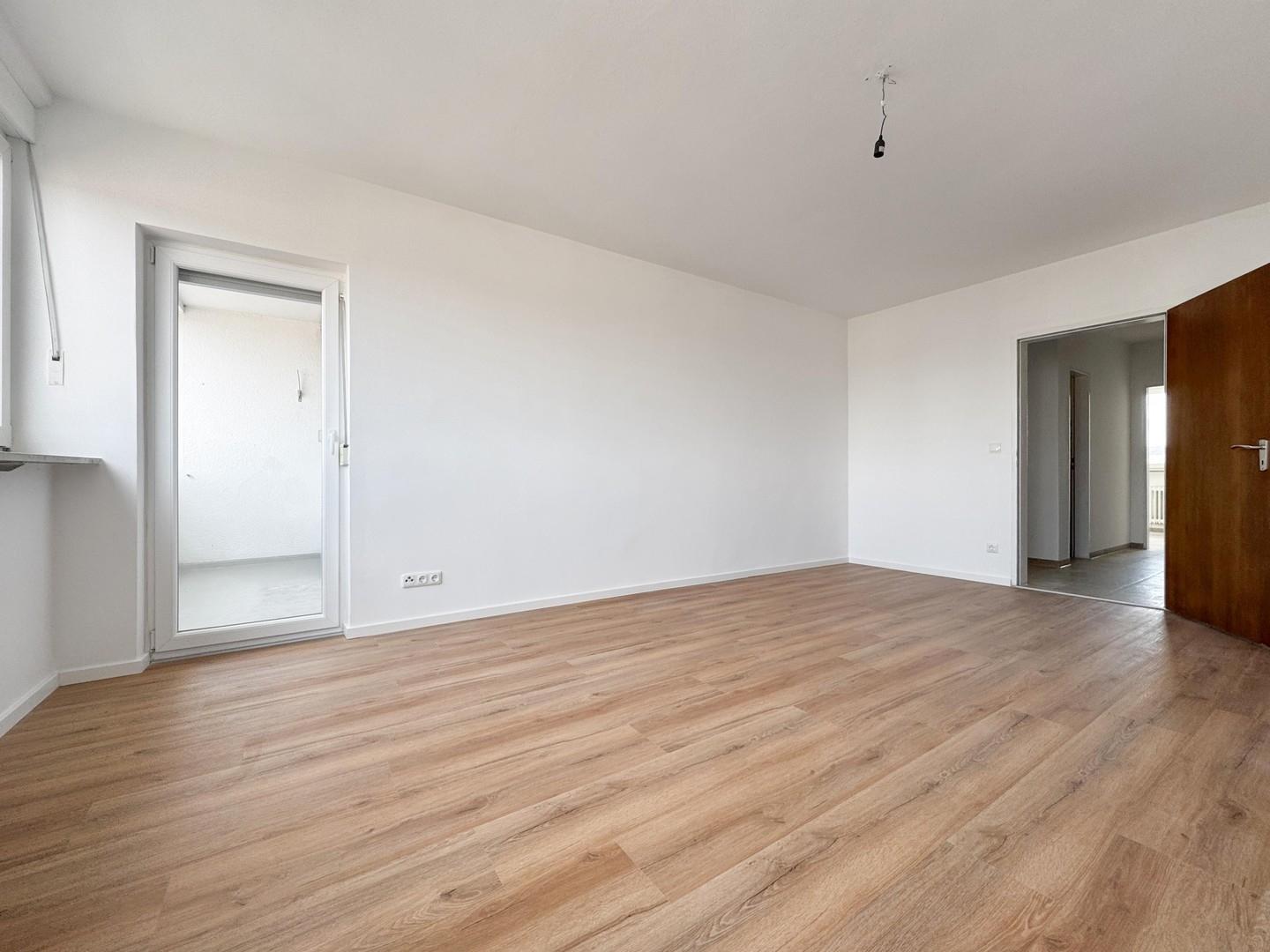 Wohnzimmer mit Balkon