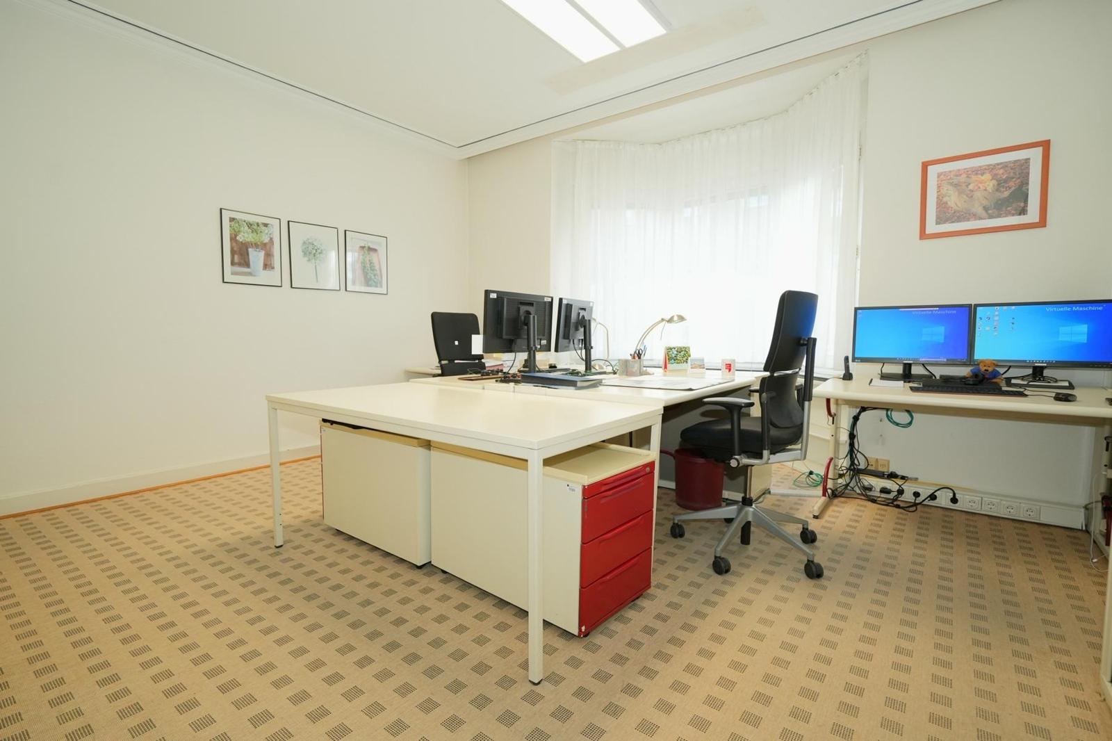 Büro 1 