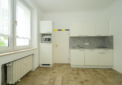 Küche mit Abstellraum