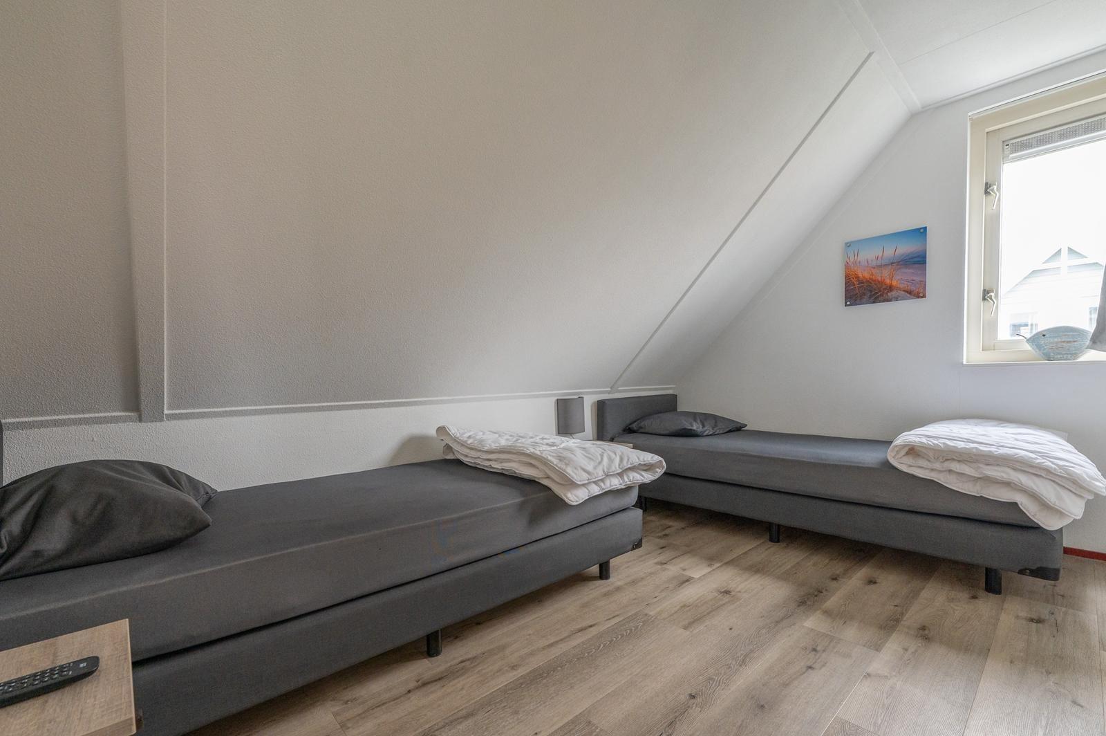 kaufen-freistehendes-ferienhaus-bruinisse-aussenansicht-garten-recreatieadviseurs-vakantiehuistekoop-nl.jpg02