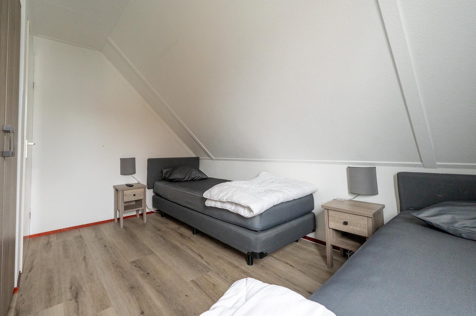 kaufen-freistehendes-ferienhaus-bruinisse-aussenansicht-garten-recreatieadviseurs-vakantiehuistekoop-nl.jpg03