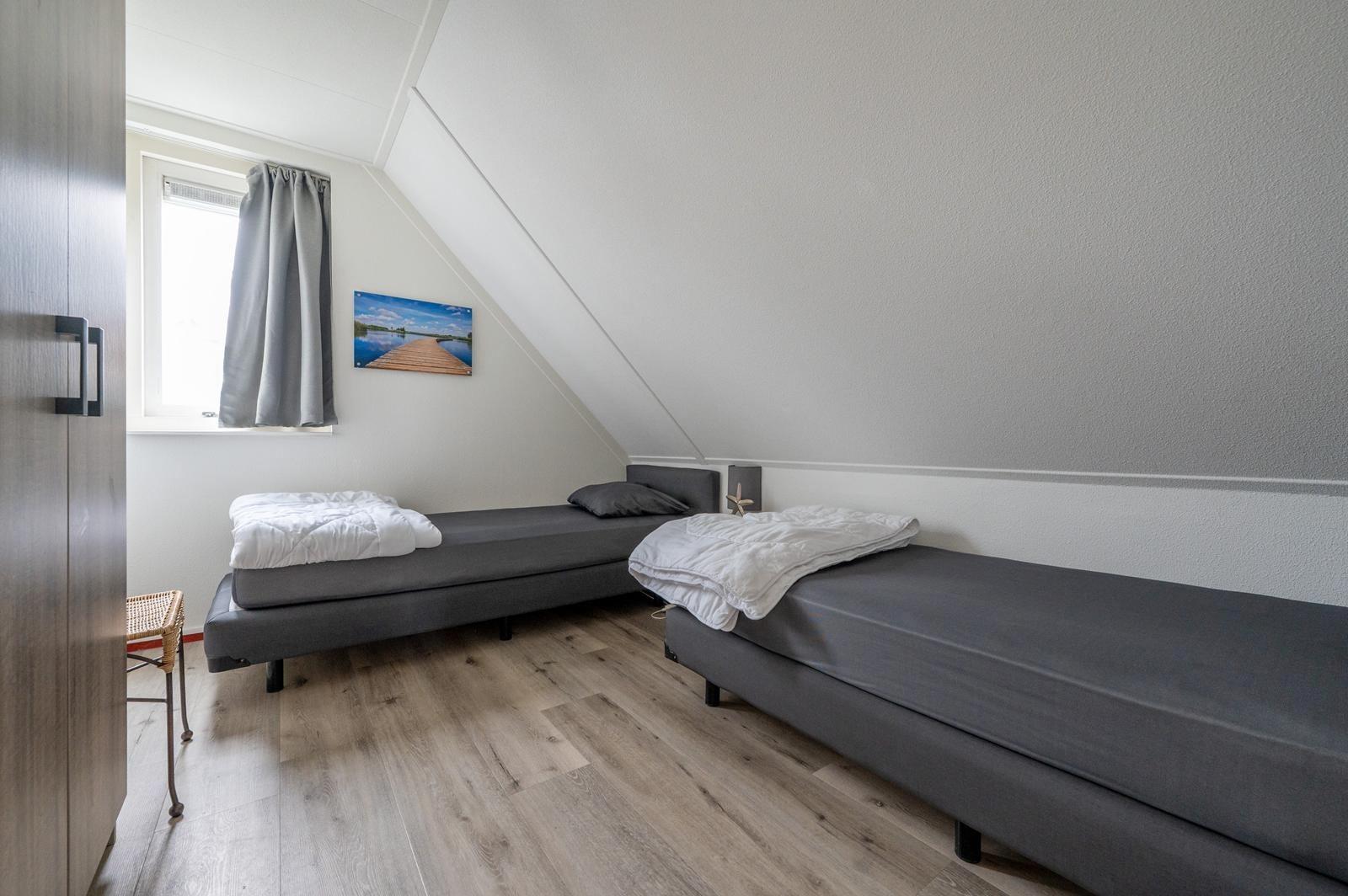 kaufen-freistehendes-ferienhaus-bruinisse-aussenansicht-garten-recreatieadviseurs-vakantiehuistekoop-nl.jpg04