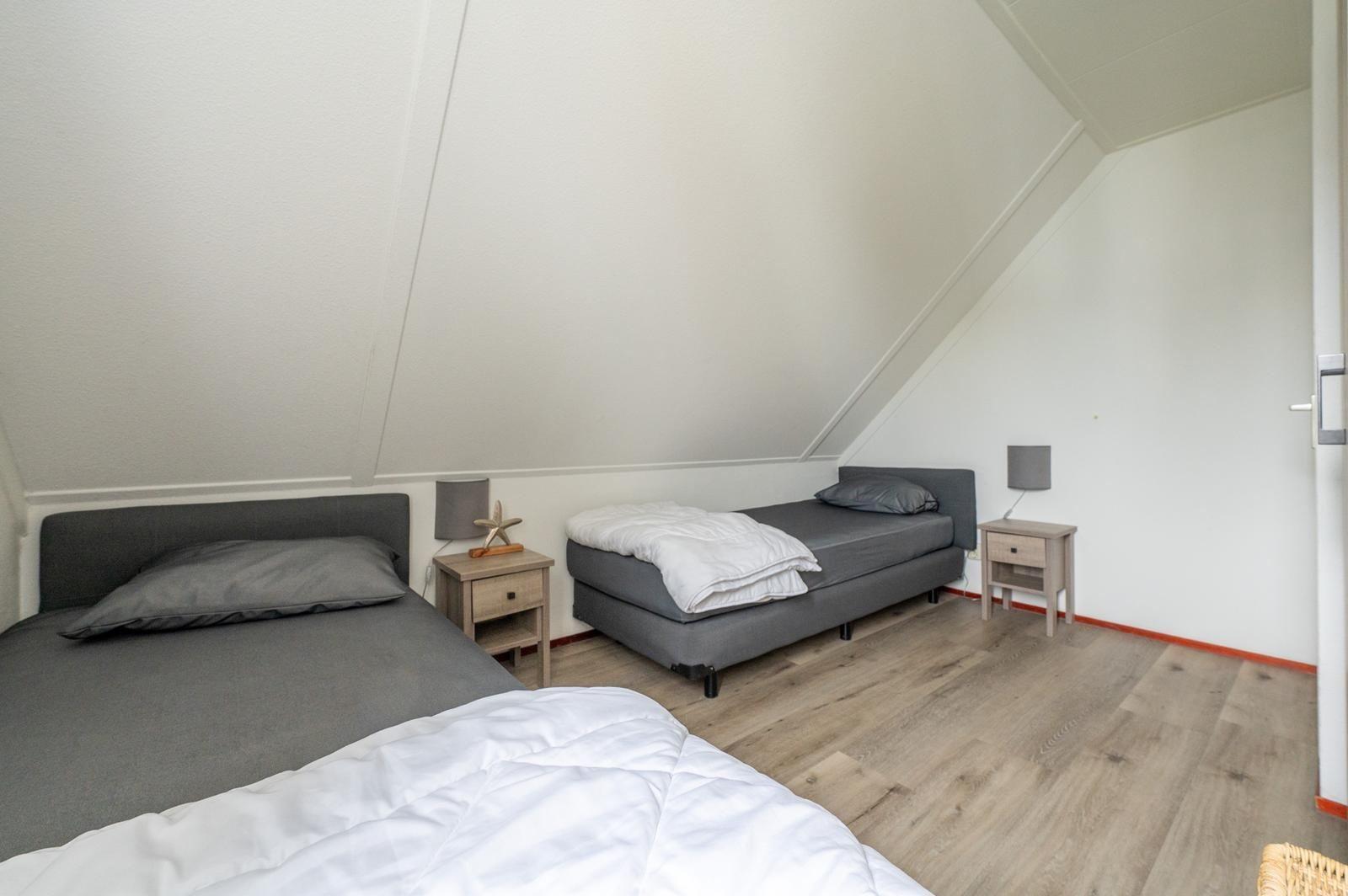 kaufen-freistehendes-ferienhaus-bruinisse-aussenansicht-garten-recreatieadviseurs-vakantiehuistekoop-nl.jpg05