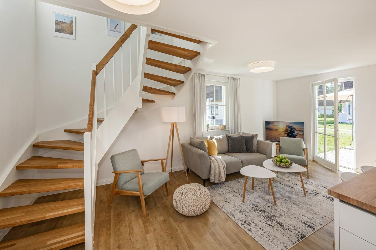 ... mit offener Treppe zum OG