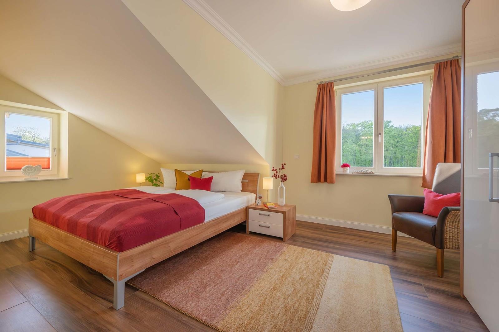 das zweite Schlafzimmer, ebenfalls mit Doppelbett ...