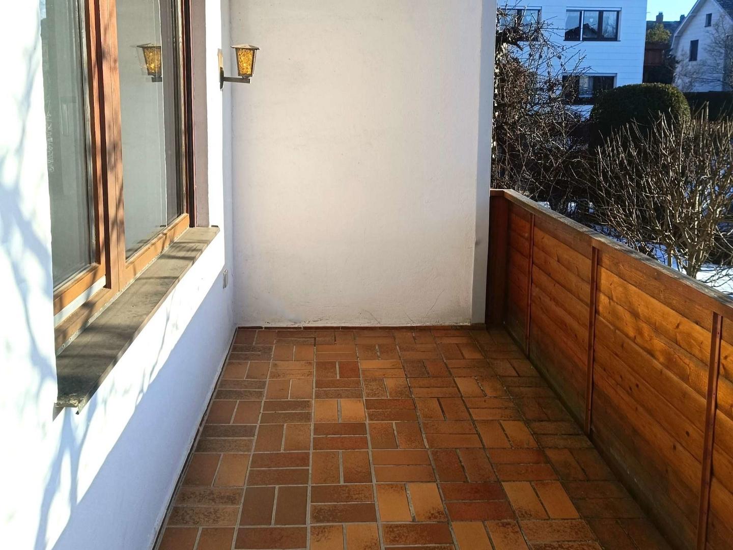 2143 - F - Balkon