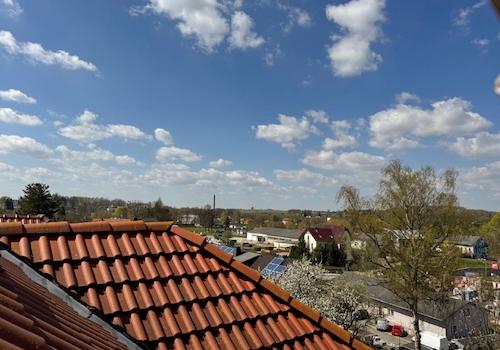 Blick aus Dachfenster teilsan MFH (1)