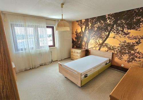 Schlafzimmer 1