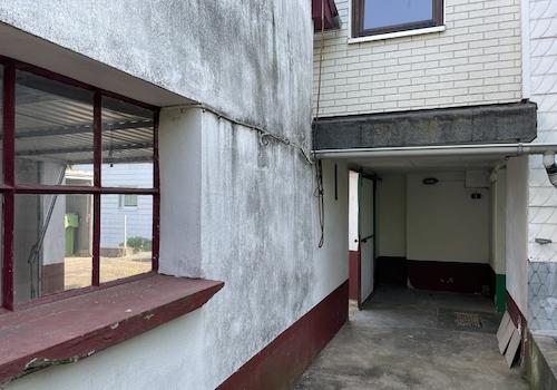Gang vom Garten zum Haus