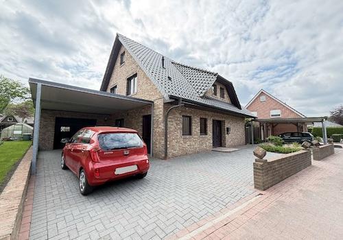 Haus mit Carports