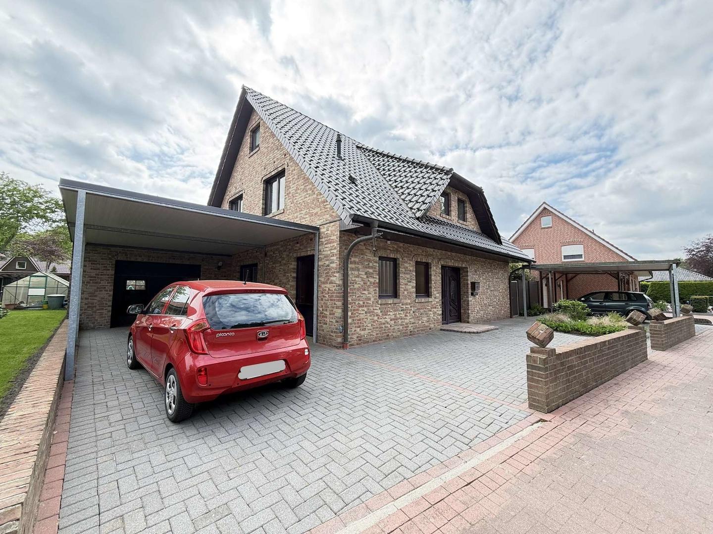 Haus mit Carports