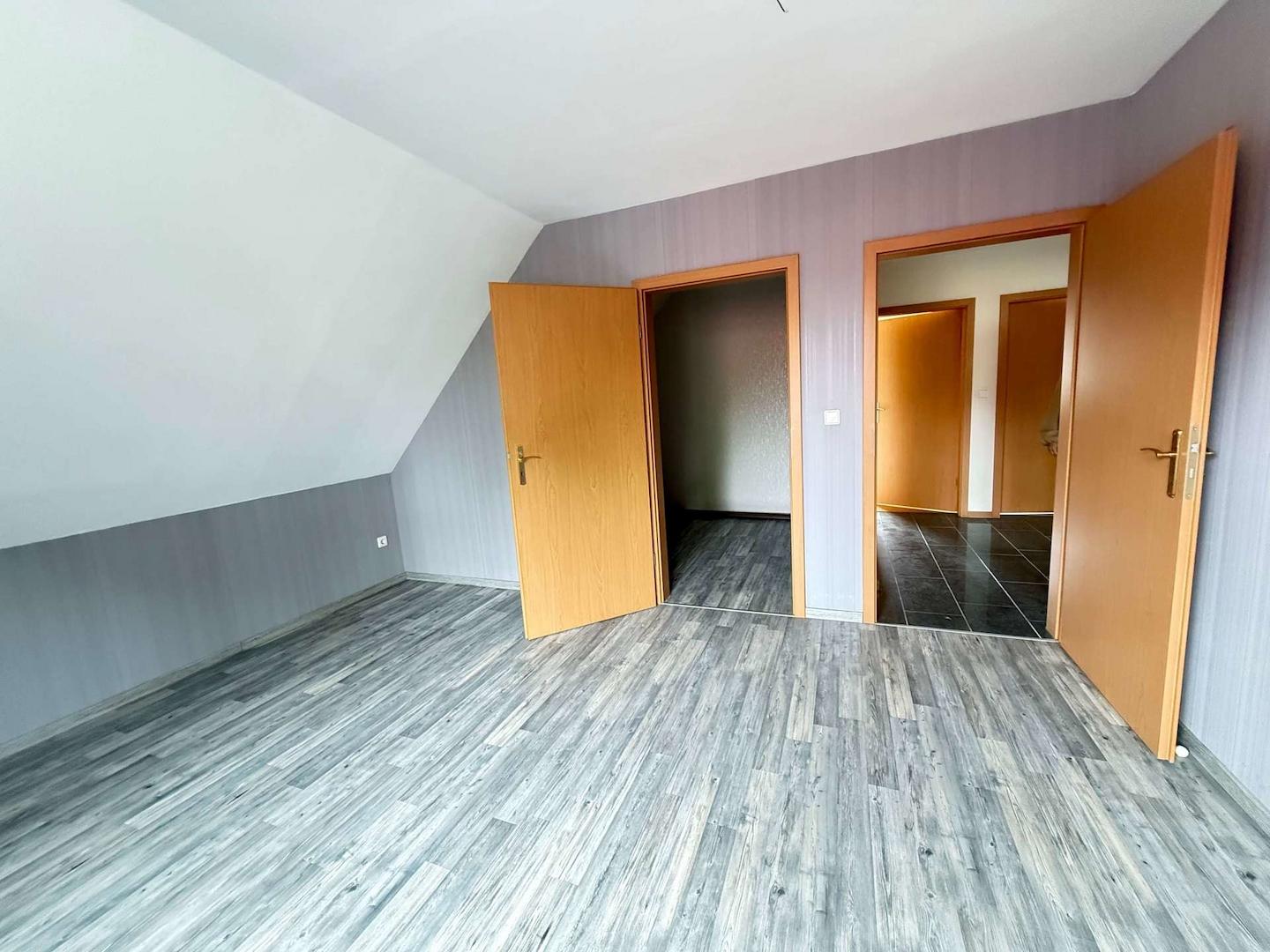 Schlafzimmer mit Ankleide