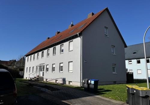 Eigangsbereich von der Straße