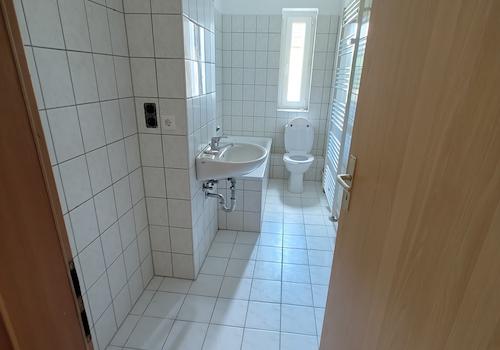 Tageslichtbad mit Badewanne