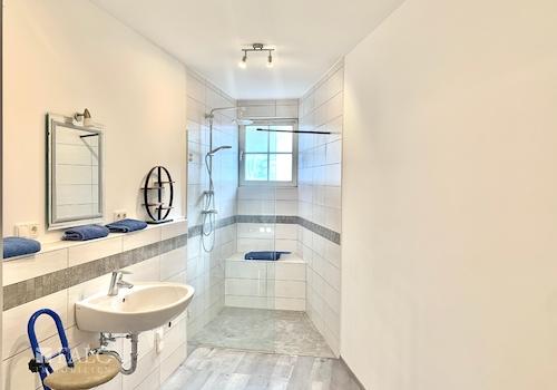 Badezimmer-EG.