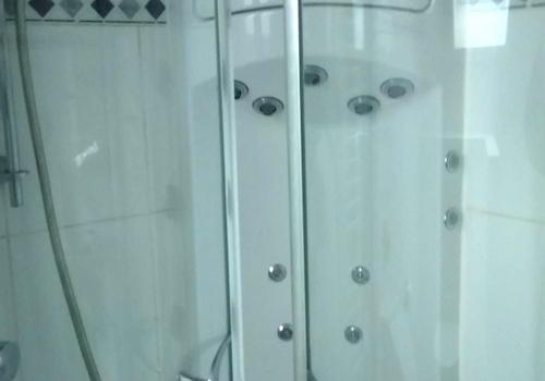 Dusche Erdgeschoß