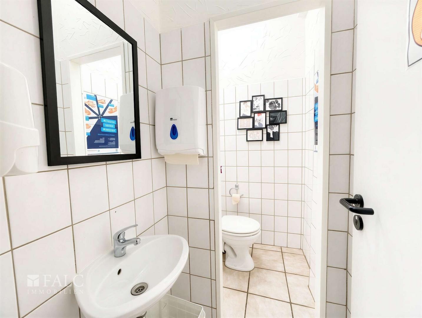 Damen WC (Bildungszentrum)