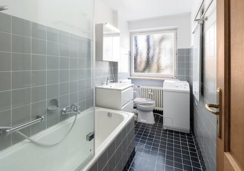 Helles Badezimmer