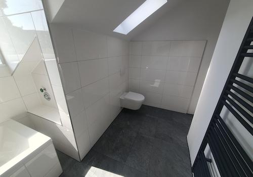 Wohnung Dachg. Bad rechts