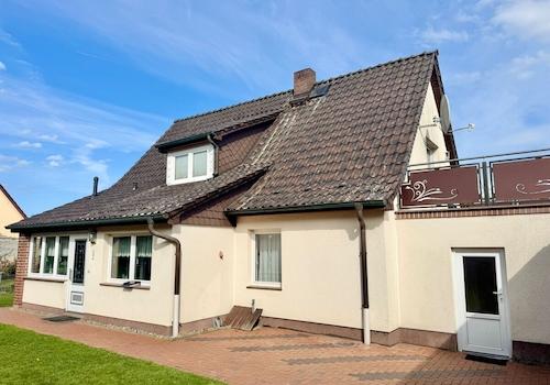 Hausansicht vom Grundstück