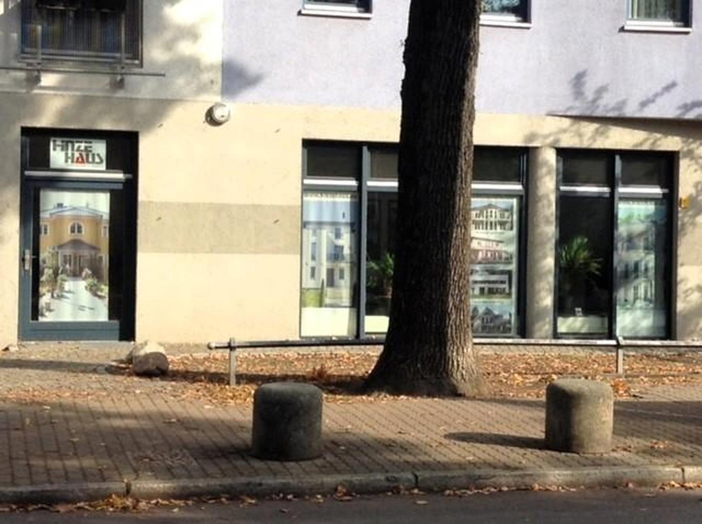 Straßenseitiger Eingang