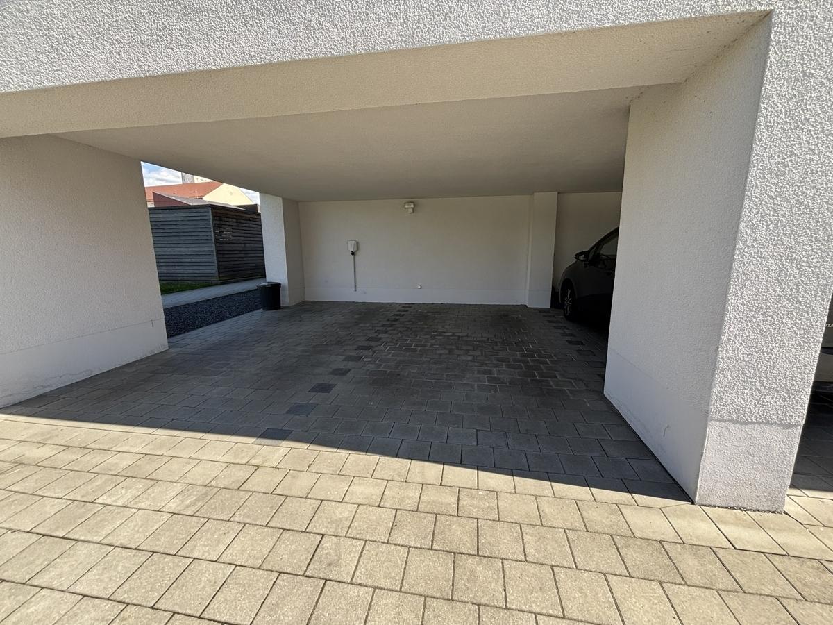 Carportstellplatz (rechts)