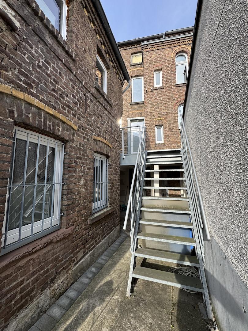 Ansicht Haus mit Eingang.jpg